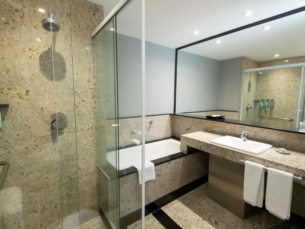 Habitación Deluxe con 2 camas individuales, 2 camas individuales, bañera del hotel Pullman São Paulo Vila Olímpia. Foto 6