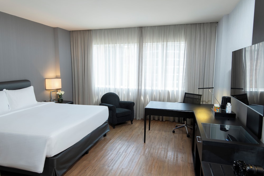 Habitación superior, 1 cama de matrimonio, bañera del hotel Pullman São Paulo Vila Olímpia. Foto 5