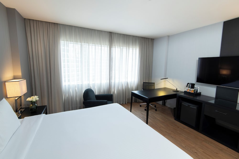 Habitación superior, 1 cama de matrimonio, bañera del hotel Pullman São Paulo Vila Olímpia. Foto 6