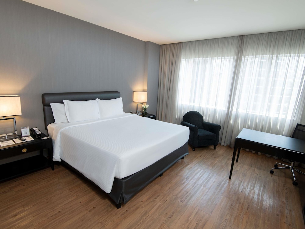 Habitación superior, 1 cama de matrimonio, bañera del hotel Pullman São Paulo Vila Olímpia. Foto 8