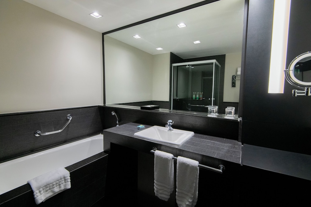 Suite familiar, 1 cama de matrimonio grande, bañera del hotel Pullman São Paulo Vila Olímpia. Foto 17