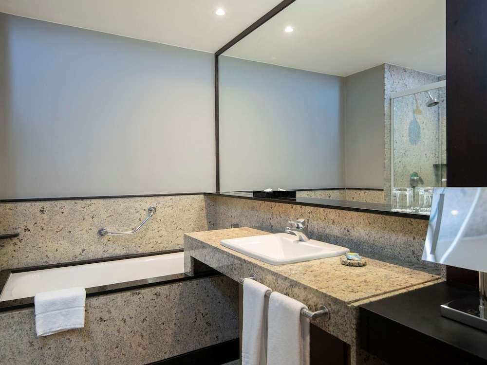 Habitación Deluxe, 1 cama de matrimonio, bañera del hotel Pullman São Paulo Vila Olímpia. Foto 14