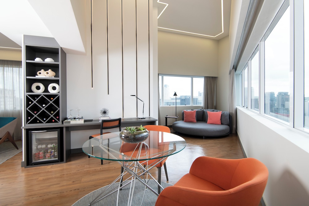 Suite presidencial, 1 cama de matrimonio grande, bañera del hotel Pullman São Paulo Vila Olímpia. Foto 12