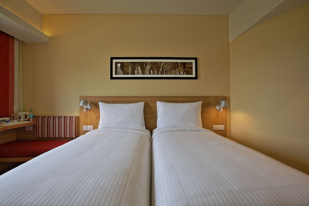 Habitación estándar con 2 camas individuales del hotel Ibis Kochi City Centre. Foto 1