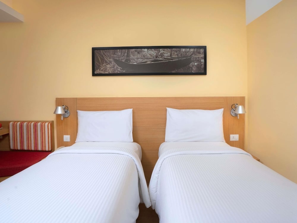 Habitación estándar con 2 camas individuales del hotel Ibis Kochi City Centre. Foto 4