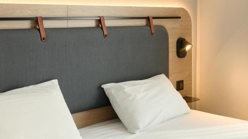 Habitación Estándar - 1 cama queen del hotel Campanile Paris 15 - Tour Eiffel. Foto 4