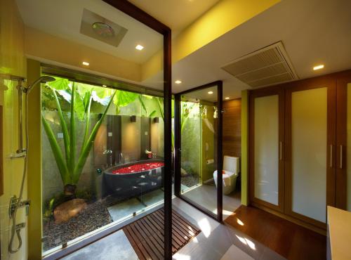 Deluxe Regency with Pool View del hotel Chaweng Regent Beach Resort