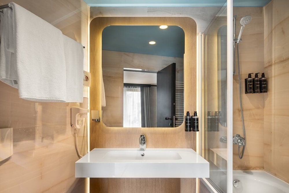 Suite superior (Quadruple) del hotel Eurostars Sofia City. Foto 15