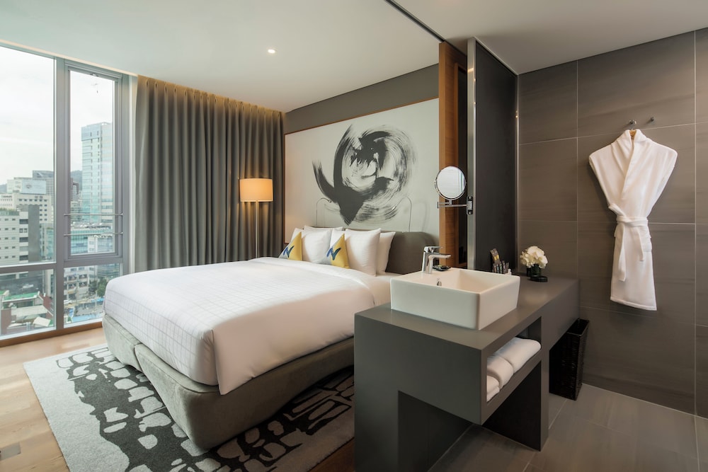 Habitación Estándar - 1 cama doble del hotel Novotel Ambassador Seoul Dongdaemun Hotels and Residences. Foto 5