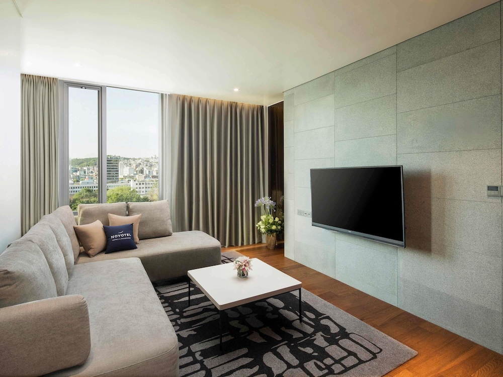 Residencia Premier 1 Dormitorio - 1 cama doble del hotel Novotel Ambassador Seoul Dongdaemun Hotels and Residences. Foto 1