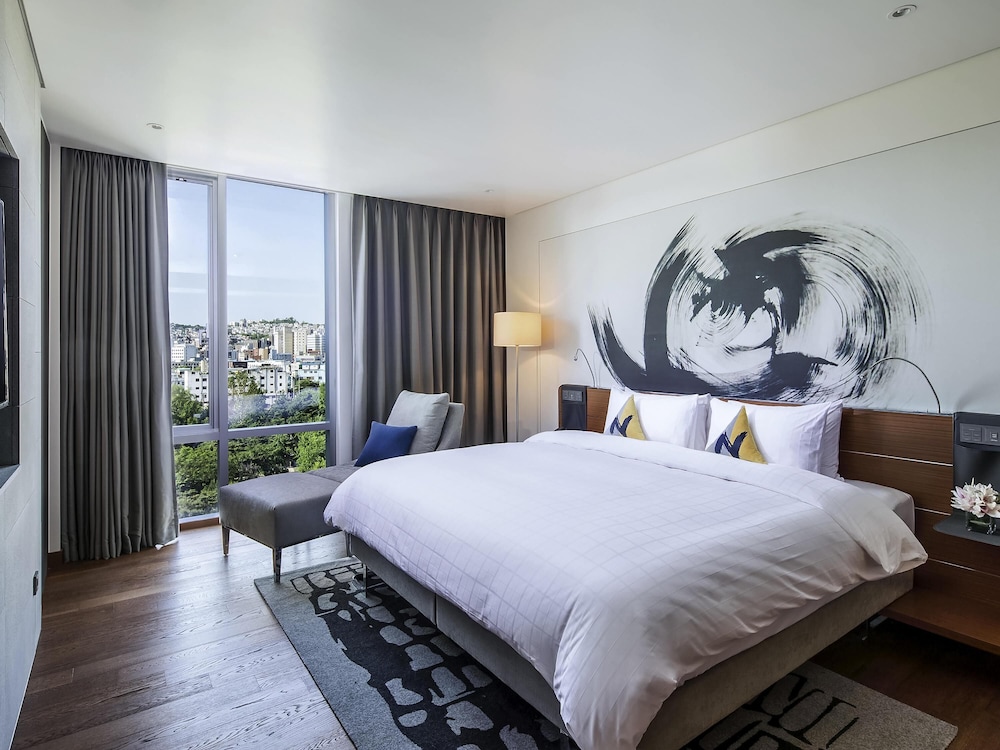 Residencia Premier 1 Dormitorio - 1 cama doble del hotel Novotel Ambassador Seoul Dongdaemun Hotels and Residences. Foto 6