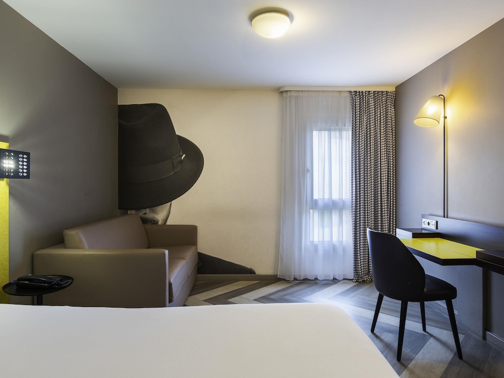 Habitación familiar doble, 1 cama doble con sofá cama del hotel Ibis Styles Nice Centre Port. Foto 2