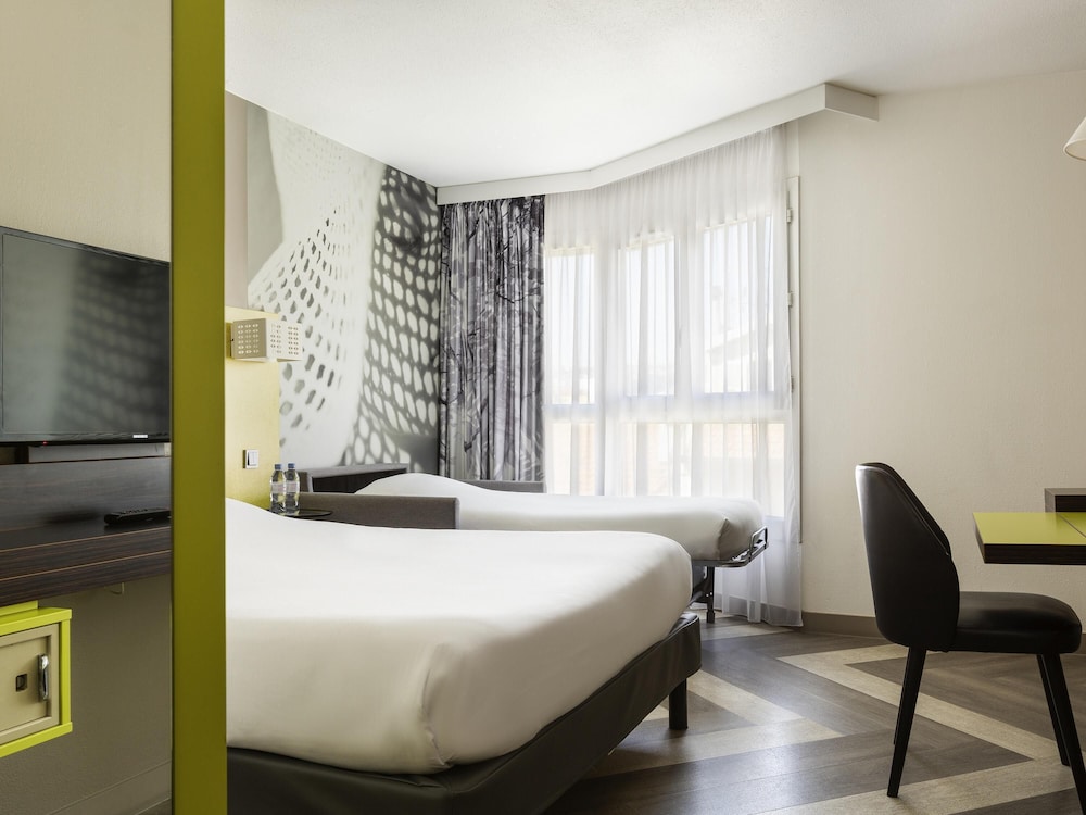 Habitación estándar, 2 camas individuales del hotel Ibis Styles Nice Centre Port. Foto 1