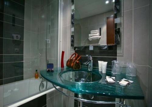 Habitación Doble Confort - 2 camas del hotel Convention Montparnasse. Foto 1