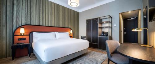 Habitación Doble Deluxe con vistas - 1 cama grande del hotel Doubletree By Hilton Brussels City. Foto 3