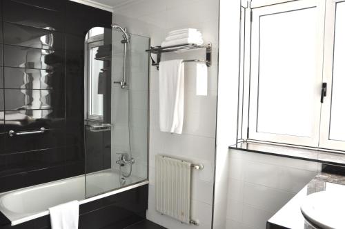 Habitación Doble con Cama supletoria del hotel Crunia. Foto 5