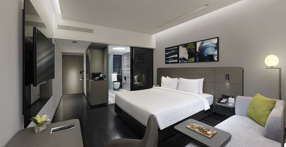 Habitación Premier - Planta superior con vistas a la ciudad del hotel Novotel Chennai Chamiers Road. Foto 1