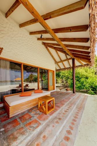 Bungalow de Playa - Traslados de ida y vuelta gratuitos en lancha rápida para estancias de 7 noches o más, o 50% de descuento en traslados en lancha rápida para estancias de menos de 7 noches (máx. 2 huéspedes). Reserva: 24 feb – 31 oct 2026 | Estanc del hotel Cinnamon Dhonveli Maldives. Foto 6