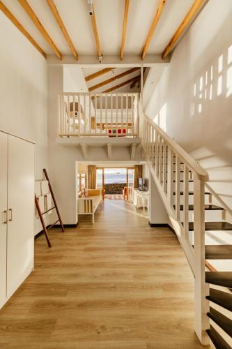 Bungalow Dúplex Jardín - Traslados de ida y vuelta gratuitos en lancha rápida para estancias de 7 noches o más, o 50% de descuento en traslados en lancha rápida para estancias de menos de 7 noches (máx. 2 huéspedes). Reserva: 24 feb – 31 oct 2026 | E del hotel Cinnamon Dhonveli Maldives. Foto 4