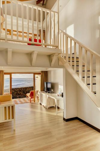 Bungalow Dúplex Jardín - Traslados de ida y vuelta gratuitos en lancha rápida para estancias de 7 noches o más, o 50% de descuento en traslados en lancha rápida para estancias de menos de 7 noches (máx. 2 huéspedes). Reserva: 24 feb – 31 oct 2026 | E del hotel Cinnamon Dhonveli Maldives. Foto 6