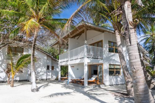 Bungalow Dúplex Jardín - Traslados de ida y vuelta gratuitos en lancha rápida para estancias de 7 noches o más, o 50% de descuento en traslados en lancha rápida para estancias de menos de 7 noches (máx. 2 huéspedes). Reserva: 24 feb – 31 oct 2026 | E del hotel Cinnamon Dhonveli Maldives. Foto 7