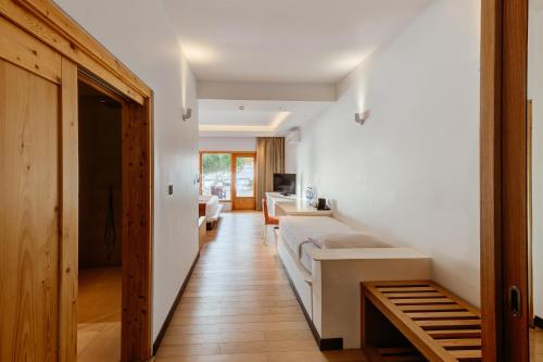 Habitación Superior - Traslados de ida y vuelta gratuitos en lancha rápida para estancias de 7 noches o más, o 50% de descuento en traslados en lancha rápida para estancias de menos de 7 noches (máx. 2 huéspedes). Reserva: 24 feb – 31 oct 2026 | Esta del hotel Cinnamon Dhonveli Maldives. Foto 1