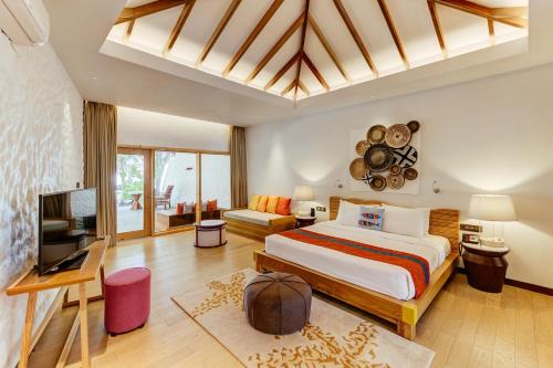 Junior Beach Suite - Traslados de ida y vuelta gratuitos en lancha rápida para estancias de 7 noches o más, o 50% de descuento en traslados en lancha rápida para estancias de menos de 7 noches (máx. 2 huéspedes). Reserva: 24 feb – 31 oct 2026 | Estan del hotel Cinnamon Dhonveli Maldives