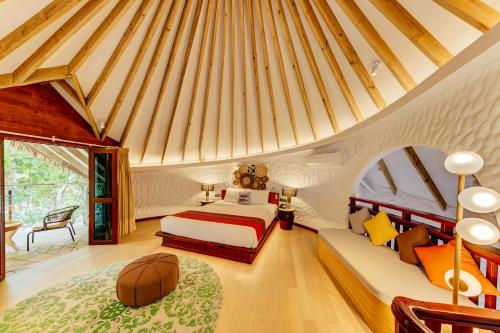 Suite de Playa con Piscina - Traslados gratuitos en lancha rápida (ida y vuelta) para estancias de 7+ noches, o 50% de descuento en traslados en lancha rápida para estancias de menos de 7 noches (máx. 2 personas). Reserva: 24 feb – 31 oct 2026 | Esta del hotel Cinnamon Dhonveli Maldives. Foto 3