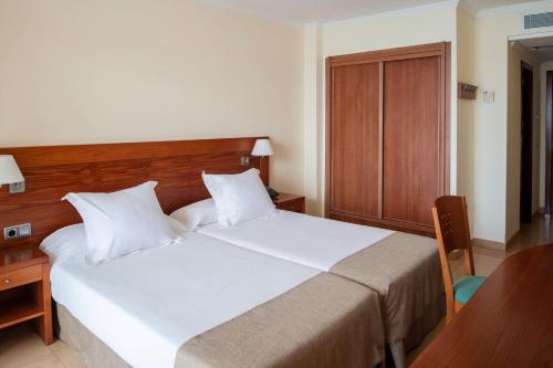 Habitación Doble con vistas al mar - 1 o 2 camas del hotel Checkin Diamar. Foto 10