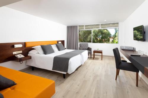 Habitación Familiar Estándar del hotel Atlantic El Tope. Foto 1