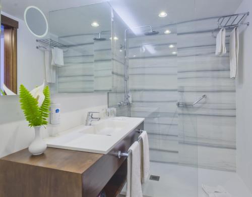 Superior Twin Room with Sea View del hotel Atlantic El Tope