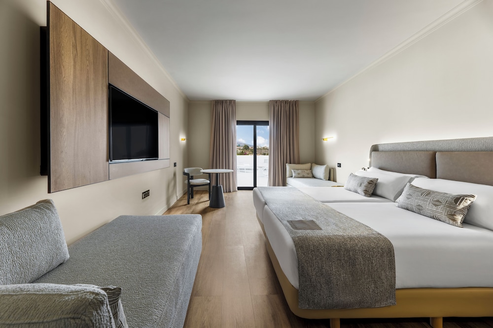 Habitación doble Balcón o Terraza Superior Vista ciudad 3 camas individuales Agradable del hotel Atlantic El Tope