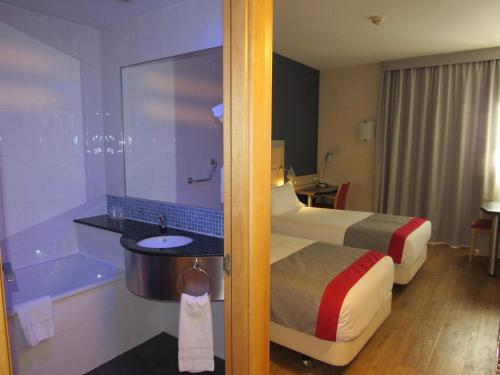 Habitación Doble Estándar - 2 camas del hotel Holiday Inn Express Madrid-alcobendas, An Ihg. Foto 2