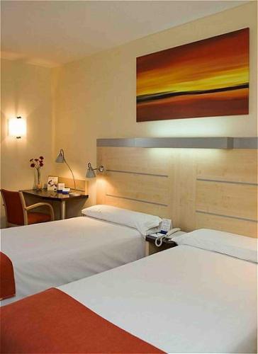 Habitación Doble Estándar - 2 camas - Desayuno gratuito del hotel Holiday Inn Express Madrid-alcobendas, An Ihg. Foto 4