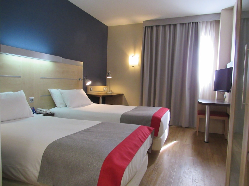 Habitación estándar, 2 camas individuales del hotel Holiday Inn Express Madrid-alcorcón, An Ihg. Foto 6