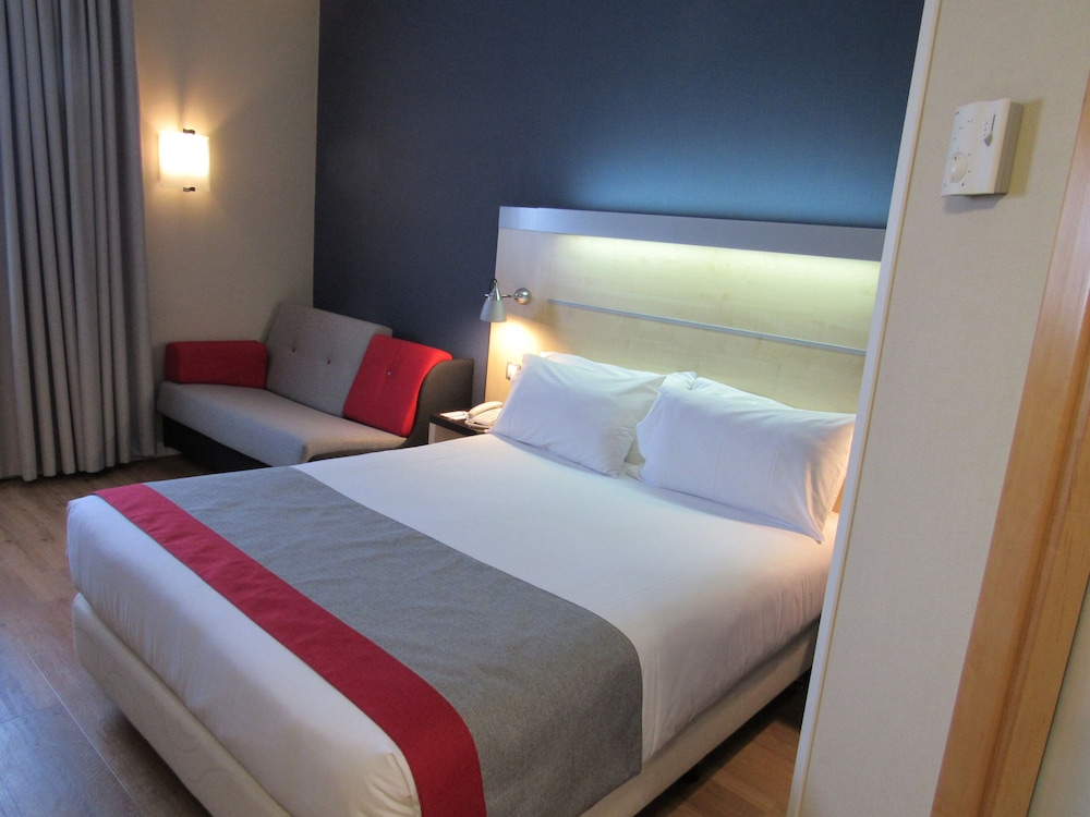 Habitación estándar, 1 cama de matrimonio del hotel Holiday Inn Express Madrid-alcorcón, An Ihg. Foto 5