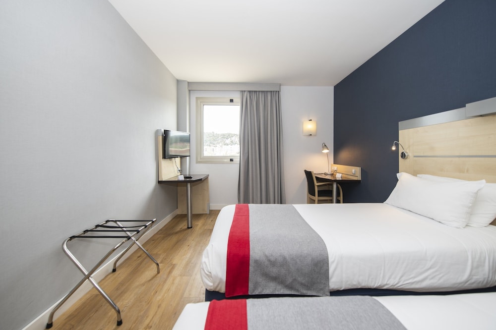 Habitación estándar, 2 camas individuales (Free Breakfast) del hotel Holiday Inn Express Barcelona - Molins De Rei, An Ihg. Foto 3