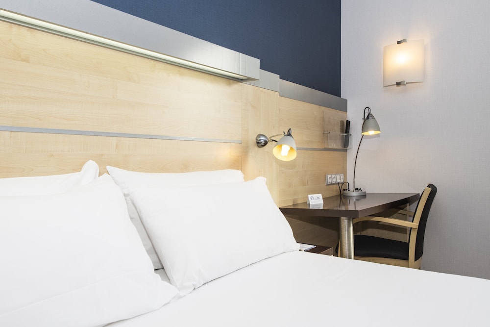 Habitación estándar, 1 cama de matrimonio (Free Breakfast) del hotel Holiday Inn Express Barcelona - Molins De Rei, An Ihg. Foto 2