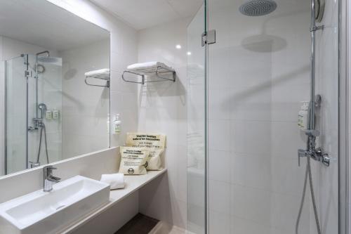 Habitación Doble - 2 camas del hotel B and B Valencia Ciudad de las Ciencias. Foto 6