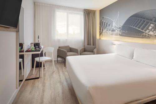 Habitación Doble Superior del hotel B and B Valencia Ciudad de las Ciencias. Foto 8