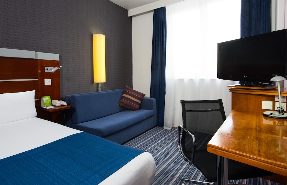 Habitación estándar, 1 cama doble con sofá cama del hotel Holiday Inn Express London - Wimbledon South, An Ihg. Foto 2