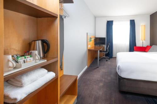 Habitación estándar con desayuno caliente gratuito del hotel Holiday Inn Express Stevenage, An Ihg. Foto 2