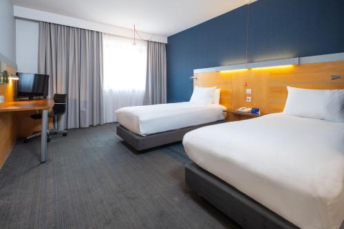 Habitación Twin Estándar con desayuno caliente gratuito - Adaptada del hotel Holiday Inn Express Stevenage, An Ihg. Foto 1