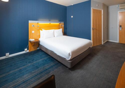 Habitación Doble con desayuno caliente gratuito - Adaptada para personas de movilidad reducida del hotel Holiday Inn Express Stevenage, An Ihg. Foto 3