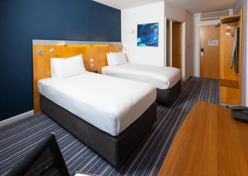 Habitación Twin Estándar con desayuno caliente gratuito - 2 camas del hotel Holiday Inn Express Stevenage, An Ihg