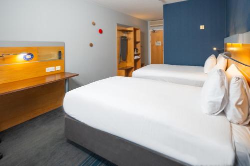 Habitación Twin Estándar con desayuno caliente gratuito - 2 camas del hotel Holiday Inn Express Stevenage, An Ihg. Foto 2