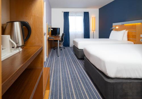 Habitación Twin Estándar con desayuno caliente gratuito - 2 camas del hotel Holiday Inn Express Stevenage, An Ihg. Foto 3