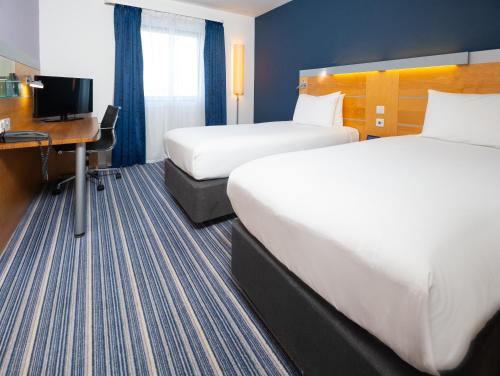 Habitación Twin Estándar con desayuno caliente gratuito - 2 camas del hotel Holiday Inn Express Stevenage, An Ihg. Foto 4