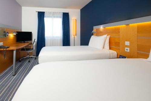 Habitación Twin Estándar con desayuno caliente gratuito - 2 camas del hotel Holiday Inn Express Stevenage, An Ihg. Foto 5