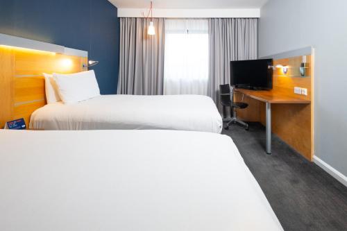 Habitación Twin Estándar con desayuno caliente gratuito - 2 camas del hotel Holiday Inn Express Stevenage, An Ihg. Foto 6